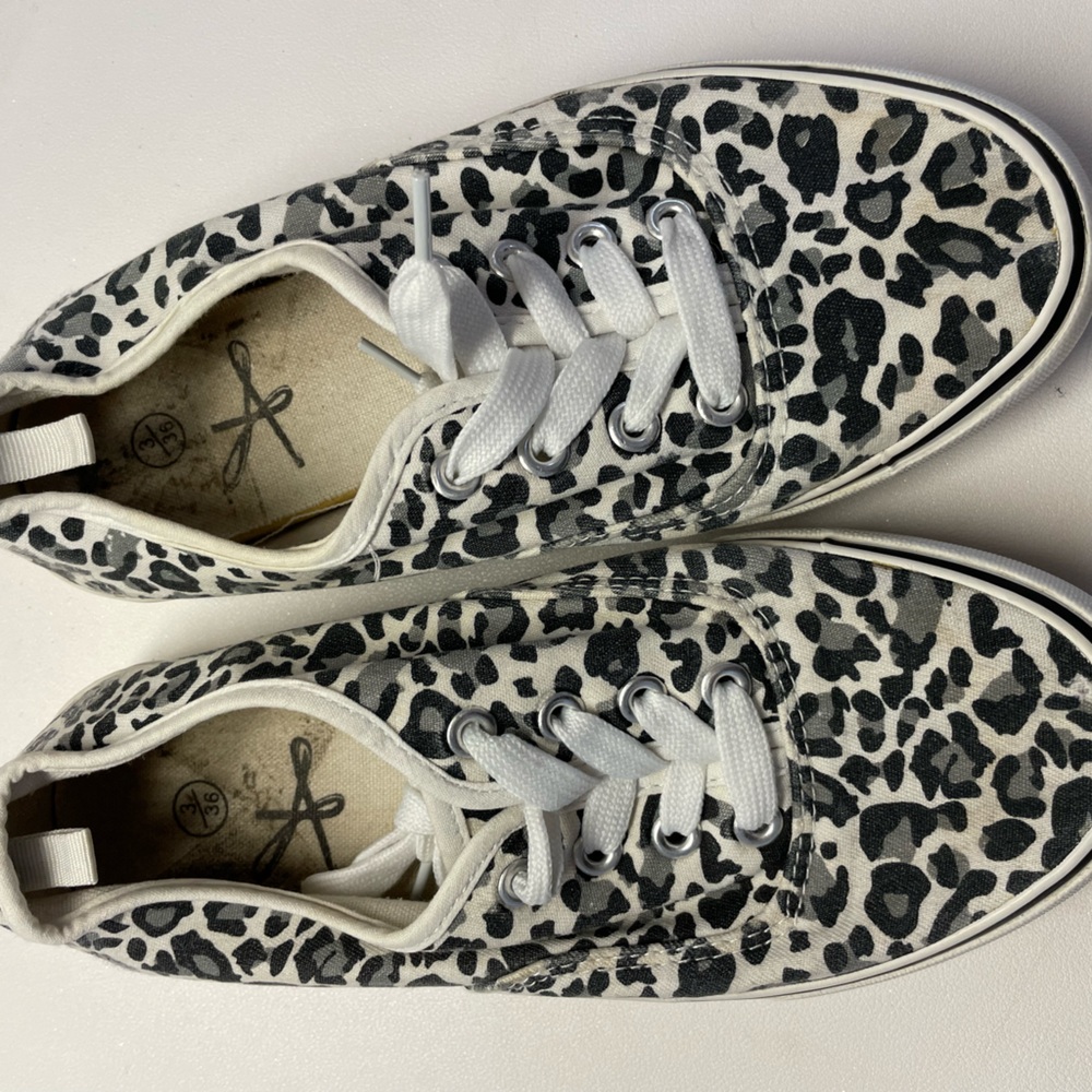 Girl’s Sneakers.  Size 3/36.  Super cute!